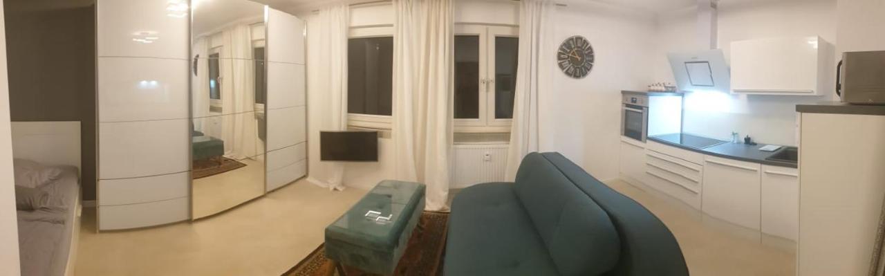 Apartment Mit Schoener, Moderner Einrichtung Kolín nad Rýnem Exteriér fotografie